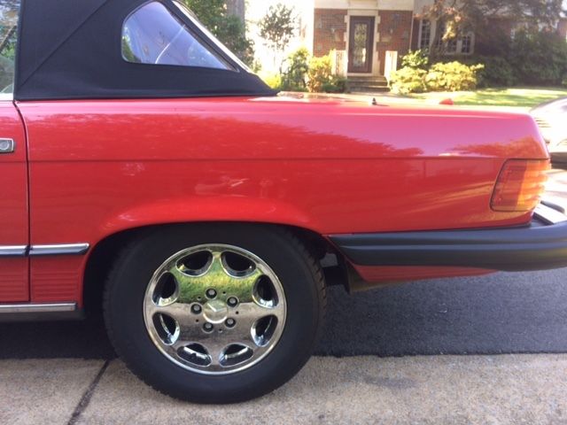 1988 Red Mercedes-Benz 500-Series