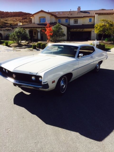 1970 White Ford Torino 2 doo coupe