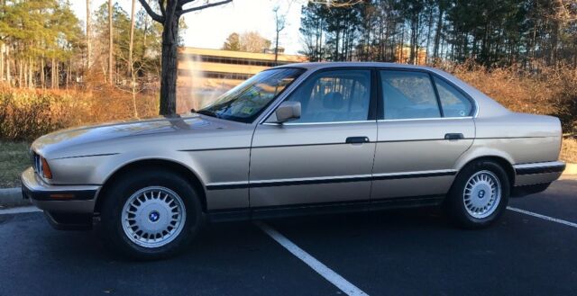 1992 Gold BMW 5-Series Sedan
