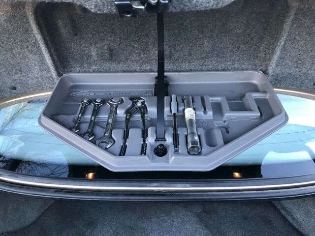 1992 Gold BMW 5-Series Sedan