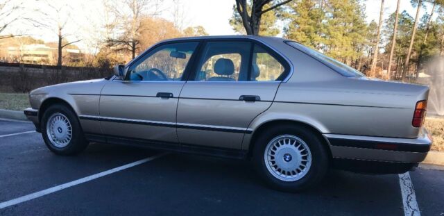 1992 Gold BMW 5-Series Sedan