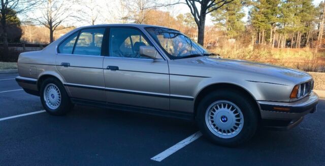 1992 Gold BMW 5-Series Sedan