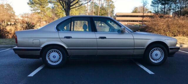 1992 Gold BMW 5-Series Sedan