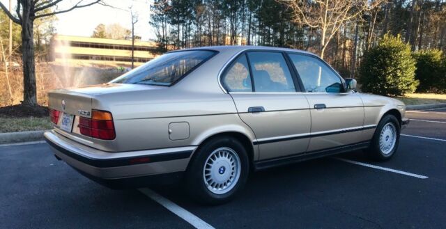 1992 Gold BMW 5-Series Sedan