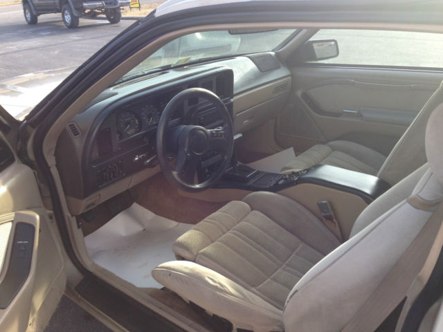 1988 Gold Ford Thunderbird Coupe