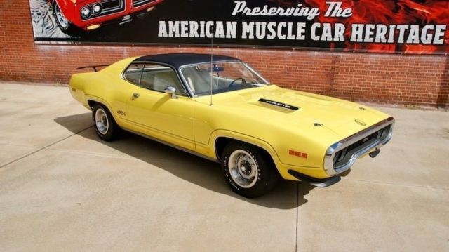 1971 Yellow Plymouth GTX Coupe