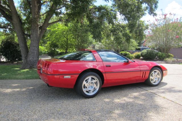 1990 Red Chevrolet Corvette Coupe