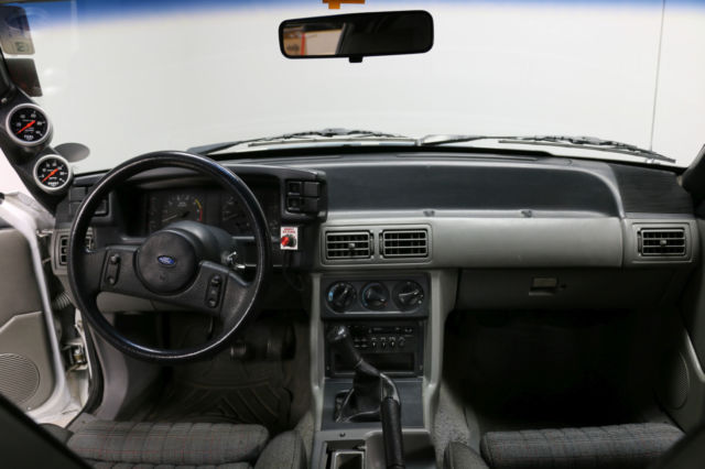 1989 White/Blue Ford Mustang Coupe