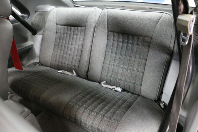 1989 White/Blue Ford Mustang Coupe