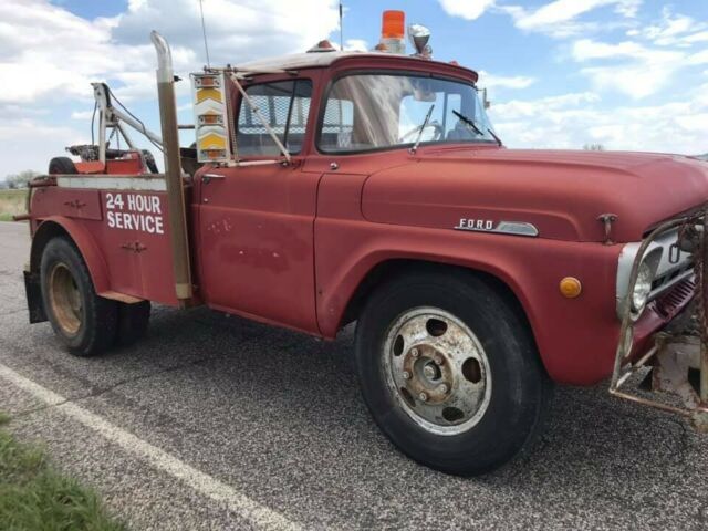 1957 Red Ford F-500 Tow truck