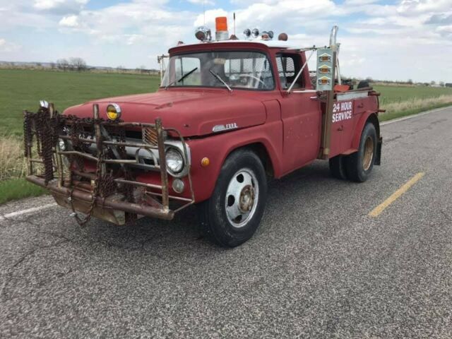 1957 Red Ford F-500 Tow truck