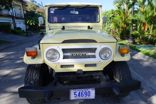 1975 Yellow Toyota Land Cruiser SUV