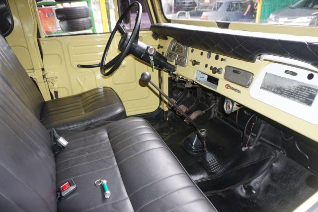 1975 Yellow Toyota Land Cruiser SUV