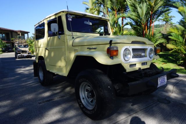 1975 Yellow Toyota Land Cruiser SUV
