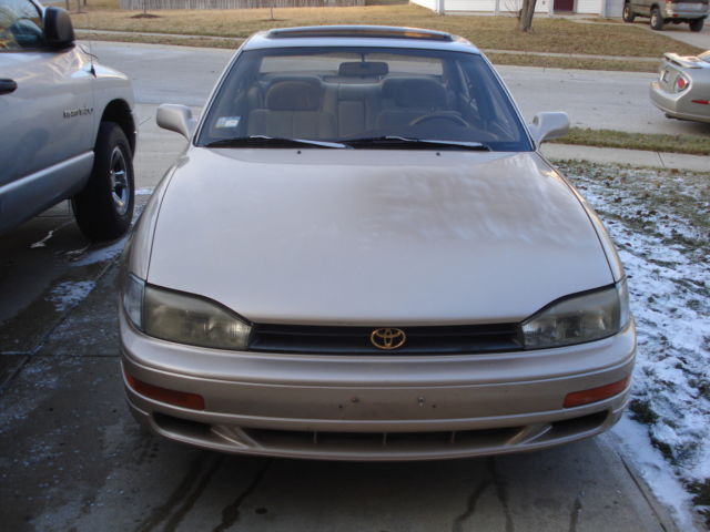 19940000 Gold Toyota Camry Sedan