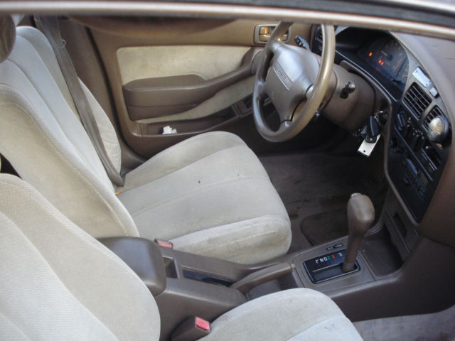 19940000 Gold Toyota Camry Sedan