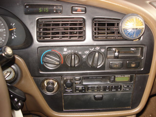 19940000 Gold Toyota Camry Sedan