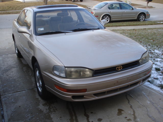 19940000 Gold Toyota Camry Sedan