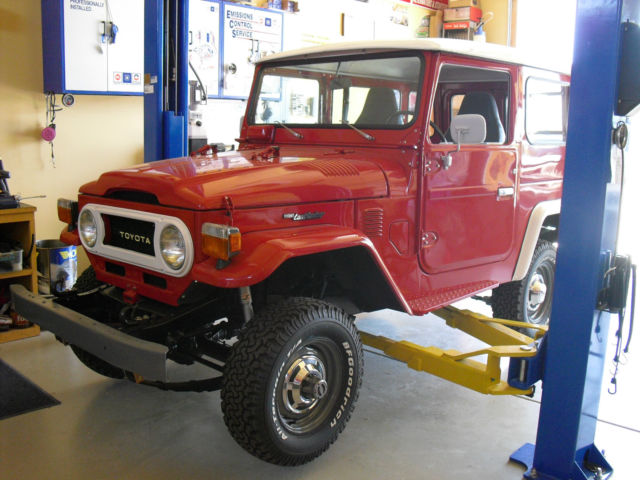 1974 WHITE Toyota Land Cruiser 4W