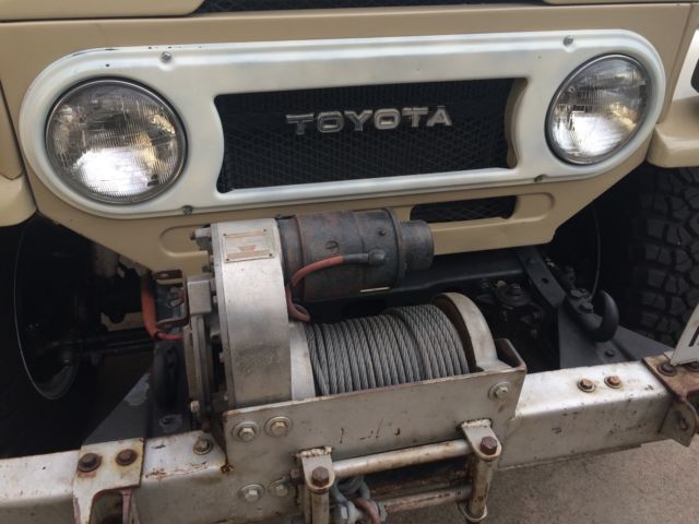 1975 Beige Toyota Land Cruiser