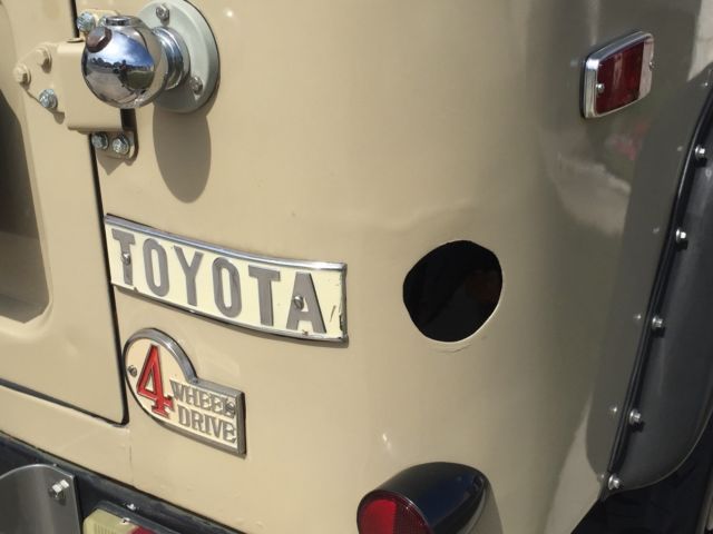 1975 Beige Toyota Land Cruiser