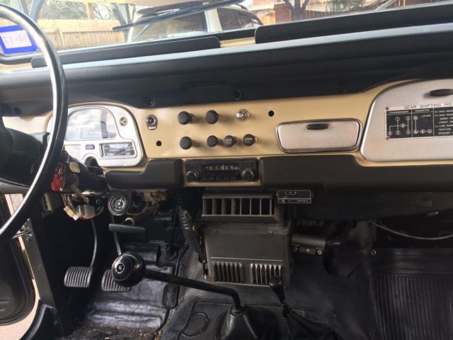 1975 Beige Toyota Land Cruiser