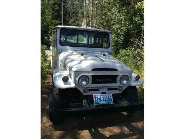 1968 White Toyota FJ Cruiser Crew Cab Pickup