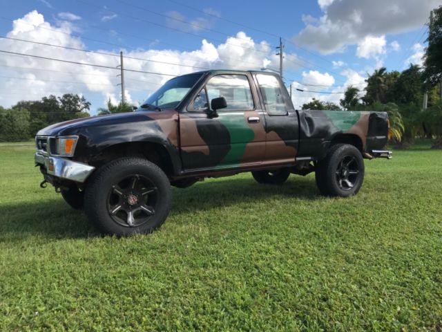 1992 Camo Toyota Hilux Crew Cab Pickup