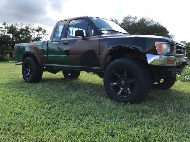 1992 Camo Toyota Hilux Crew Cab Pickup