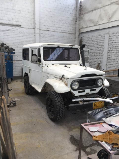 1974 BEIGE Toyota Land Cruiser Cab & Chassis