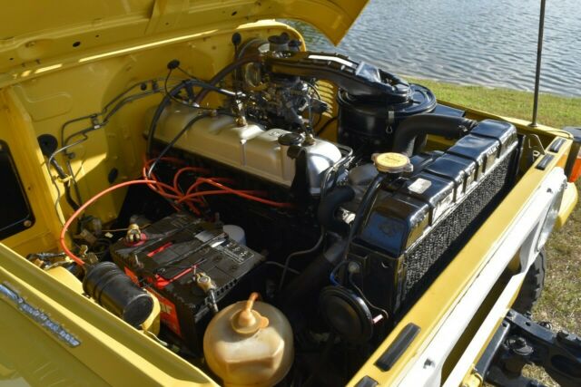 1977 Yellow Chevrolet HHR SUV