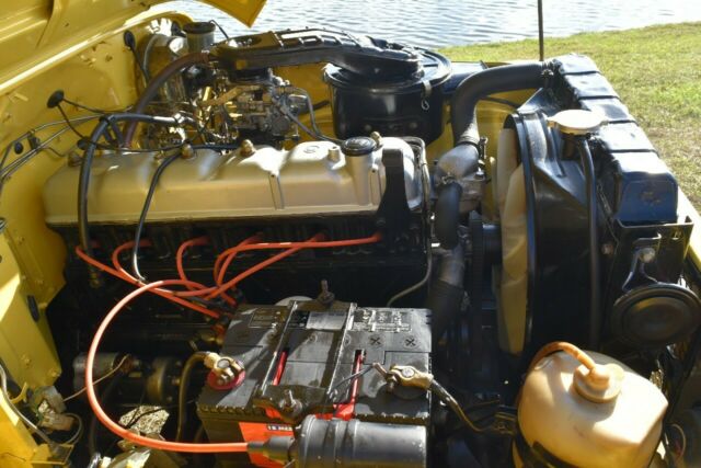 1977 Yellow Chevrolet HHR SUV