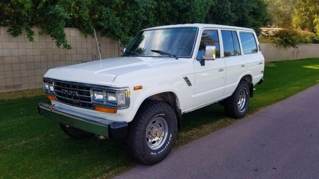 1990 White Toyota Land Cruiser