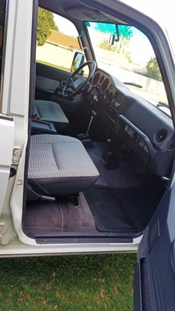 1990 White Toyota Land Cruiser