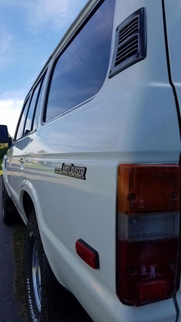 1990 White Toyota Land Cruiser
