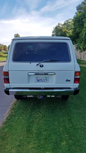 1990 White Toyota Land Cruiser
