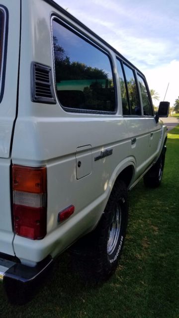 1990 White Toyota Land Cruiser