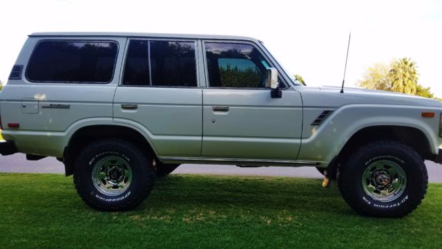 1990 White Toyota Land Cruiser