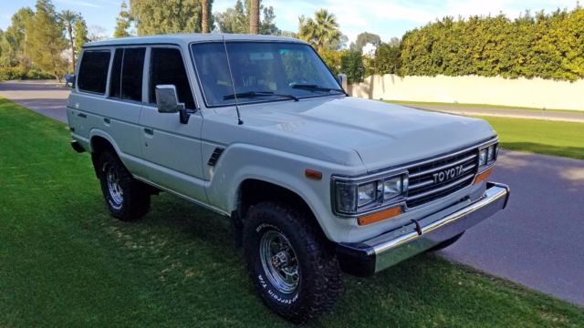 1990 White Toyota Land Cruiser