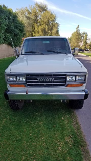 1990 White Toyota Land Cruiser