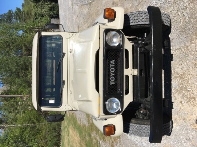 1986 Tan Toyota Land Cruiser Crew Cab Pickup