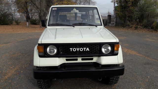 1986 White Toyota Land Cruiser Wagon