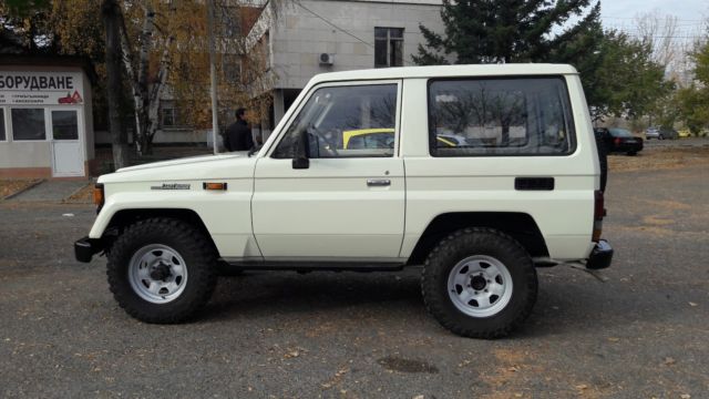 1986 White Toyota Land Cruiser Wagon