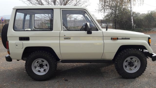 1986 White Toyota Land Cruiser Wagon
