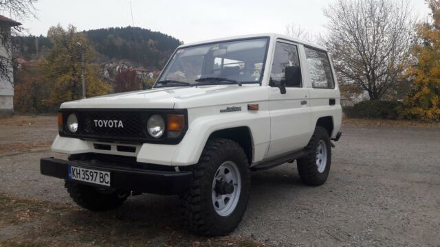 1986 White Toyota Land Cruiser Wagon