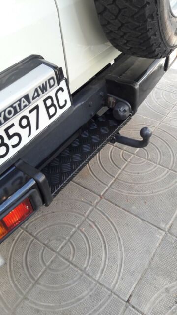 1986 White Toyota Land Cruiser Wagon