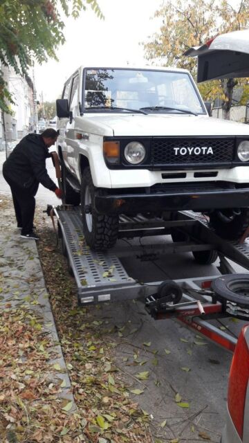 1986 White Toyota Land Cruiser Wagon