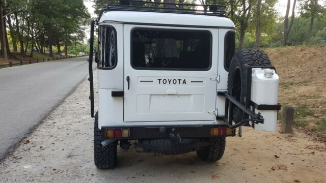 1989 White Toyota Land Cruiser SUV
