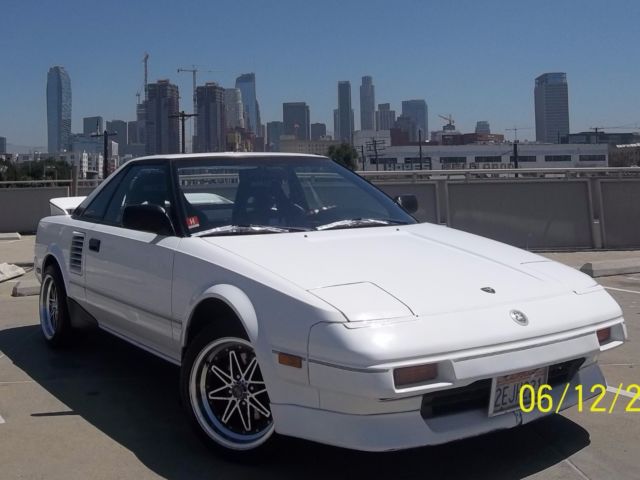 1987 White Toyota MR2 Coupe