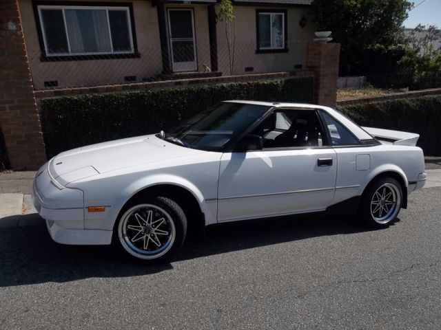 1987 White Toyota MR2 Coupe